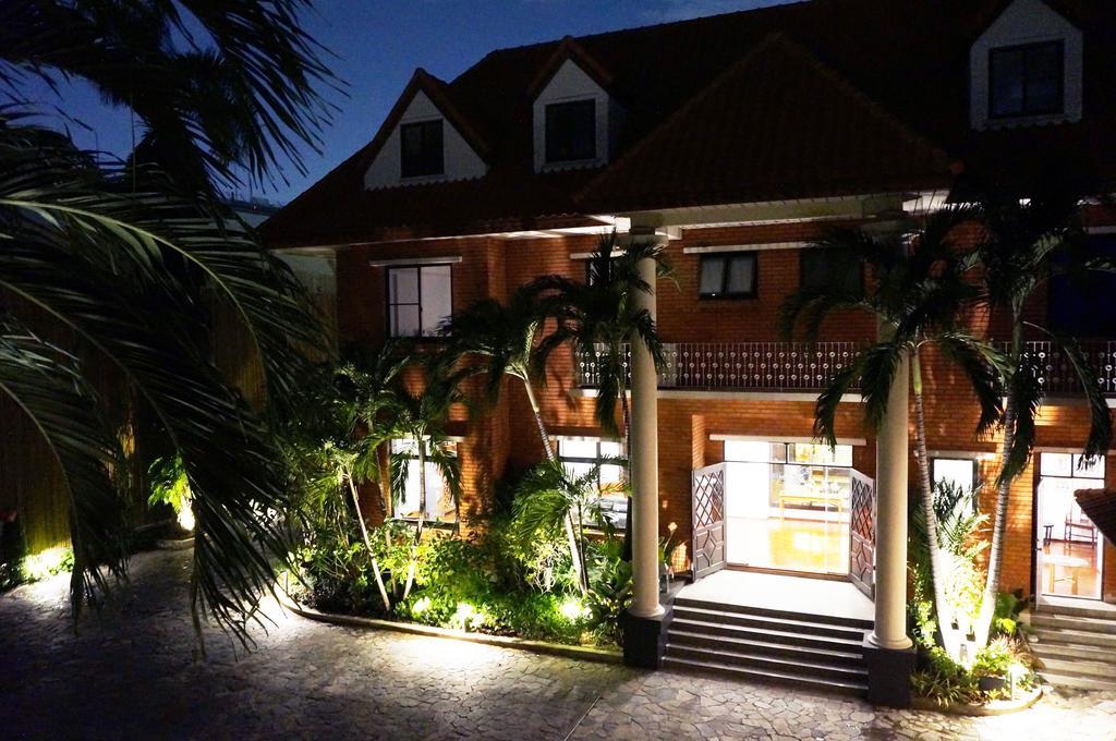 The Twelve Hotel Bangkok Exterior photo