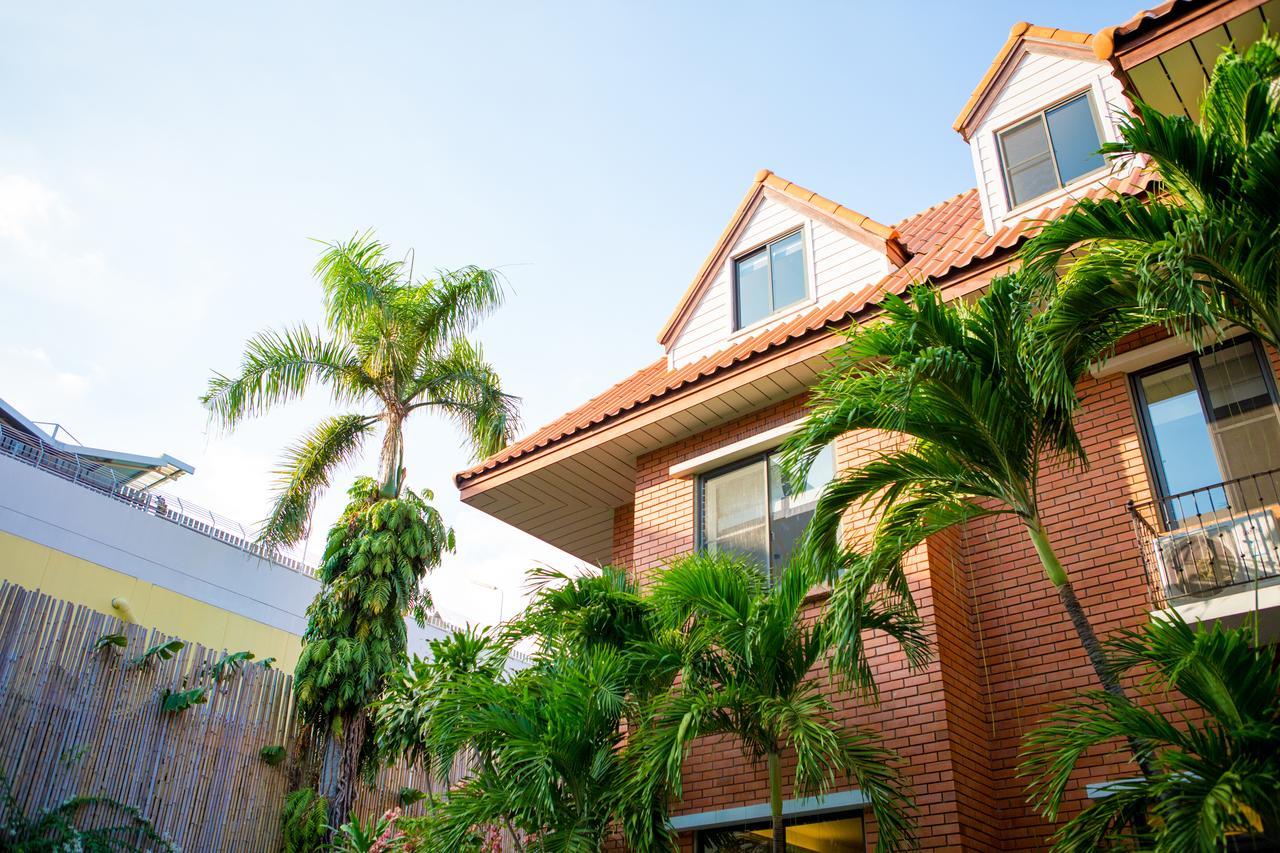 The Twelve Hotel Bangkok Exterior photo